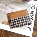 Κομψή θήκη καρτών με μοτίβο houndstooth και καφέ δέρμα, λεπτό γυναικείο πορτοφόλι. - Γήινο Κίτρινο