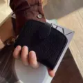 Zwarte lederen kaartenhouder en rijbewijs etui variant, compacte echt lederen tas. - Zwart