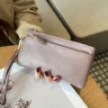 Echtleder Damen Langbörse, große Handy-Tasche mit Reißverschluss und praktischer Handschlaufe. - Lila