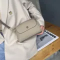 Modische Umhängetasche aus echtem Leder für Damen, elegante Freizeittasche mit Schulterriemen. - Grau