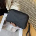 Schwarze Leder Clutch Tasche für Damen, minimalistische Reißverschluss Handgelenktasche. - Schwarz (Clutch-Modell)