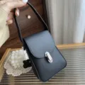 Minimalistische schwarze Leder Handytasche für Damen, elegante Rindsleder Umhängetasche. - Schwarz