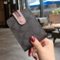 Modisches Lederführerscheinetui für Damen, elegante bedruckte Kartenbrieftasche neu. - Hellkaffee & Rosa