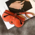 Orangefarbenes Leder Auto Sonnenbrille Etui tragbare Aufbewahrungstasche minimalistischer Stil. - Orange