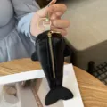 Porte-clés en forme de baleine en cuir véritable, mini porte-monnaie mignon avec fermeture éclair. - Noir