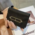 Schwarzer Leder Kartenhalter für Damen, elegante kleine Geldbörse mit Metallverschluss. - Schwarz