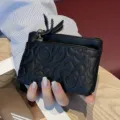 Schwarze Damen-Brieftasche aus echtem Leder, geprägtes Blumenkartenetui mit Doppelreißverschluss. - Schwarz