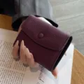 Elegantes Mini-Kartenetui aus Leder für Damen, kompaktes und stilvolles Accessoire. - Lila
