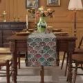 Runner da tavola jacquard filato retro americano con motivo floreale e bordo smerlato. - Piccola forma irregolare con bordo a conchiglia color caffè