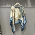 Orientalischer Satin-Poncho-Schal mit elegantem Magnolienblüten- und Wellenmuster - 110*110CM / Blaue Blume