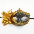 Elegante antifaz de mascarada negro y dorado con una gran flor de tela dorada fiesta - Patrón de Dragón Flor Lateral / Negro Dorado