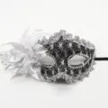 Elegante máscara de encaje plateado con detalle de flor para fiestas de disfraces - Patrón de Dragón Flor Lateral / Negro Plateado