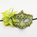 Elegante máscara de encaje verde con flor amarilla para fiestas de disfraces de Halloween - Patrón de Dragón Flor Lateral / Verde