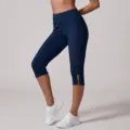 Dunkleblaue Capri-Yogahose für Damen, stylische Sportleggings mit Saumausschnitt für Fitness. - S / Dunkelblau