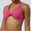 Sostén deportivo rosa para mujer con twist delantero, top de fitness transpirable de secado rápido. - S / Tops / Rosa rojo