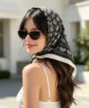 Eleganter schwarzer und weißer Paisley-Print Kunstseide 70cm quadratischer Kopftuch für Damen - 70*70cm / Schwarz mit weißem Rand