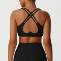 Soutien-gorge de sport de yoga croisé noir avec découpe cœur, haut de fitness rembourré. - L / Noir