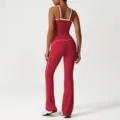 Conjunto deportivo rojo variante, pantalón de yoga acampanado de talle alto y top con ribete. - S (Sugerido 40-52.5kg) / Parte Superior e Inferior / Rojo (Camiseta de Tirantes + Pantalón Campana)