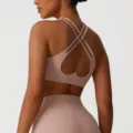 Soutien-gorge de sport de yoga dos croisé rose nude, haut de fitness avec coussinets. - S / Rose Vif