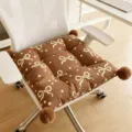 Détail de coussin de chaise marron à nœuds, coussin confortable avec pois et pompons. - Coussin de siège 40x40 cm / Coussin nœud style coréen D - pompon marron