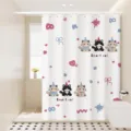 Vista detallada de la cortina de ducha impermeable con gatos bonitos y patrones en el baño. - [Cortina Única] Ancho 80x Alto 180 + Ganchos + Corbatas / Estilo Gato 01
