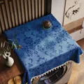 Primo piano che mostra i dettagli della coperta coprilavatrice blu in stile cinese. - Sogno blu chiaro - Con nappe