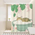 Rideau de douche imperméable avec une jolie illustration de chat dans la baignoire de la salle de bain. - Dos de Chat 08