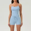 Conjunto de top corto deportivo de yoga azul claro y pantalones cortos con cordón mujer. - S / Parte Superior e Inferior / Azul cielo