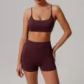 Ensemble de yoga uni effet nude, short de sport taille haute et brassière pour femmes. - S / Haut et Bas / Rouge Cerise