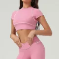 Set crop top sportivo rosa e leggings, tuta da fitness e yoga a maniche corte con profili a contrasto. - S (Consigliato 40-52.5kg) / Rosa Vivo