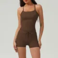 Conjunto de ropa deportiva de yoga marrón para mujer, camiseta ajustada y shorts deportivos. - S / Parte Superior e Inferior / Café