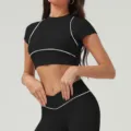 Top corto sportivo a maniche corte nero con profili a contrasto bianchi per fitness da donna. - S (Consigliato 40-52.5kg) / Nero