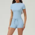 Ensemble de sport bleu clair pour femme haut à manches courtes et short de fitness décontracté - S / Haut et Bas / Bleu ciel