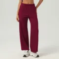 Bequeme weite Sportlerhosen mit hohem Bund in Burgunderrot für Damen, ideal für Fitness. - S / Kirschrot
