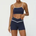 Conjunto de yoga azul marino con bordes de contraste, shorts cruzados y sujetador deportivo. - S / Parte Superior e Inferior / Azul marino (conjunto de pantalones cortos)