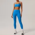 Ensemble de yoga bleu vif avec soutien-gorge de sport à bretelles et legging taille haute. - S / Ensemble / Bleu Futur