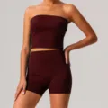 Set yoga da donna bordeaux con top corto senza spalline e pantaloncini a vita alta. - Porpora profondo (top a fascia e pantaloncini)