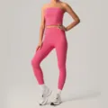 Completo da yoga rosa con crop top senza spalline e leggings a vita alta per palestra. - Rosso rosa (top a fascia e pantaloni)