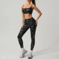 Conjunto de yoga negro para mujer con estampado plateado, sujetador deportivo y mallas. - S / Conjuntos / Negro Premium