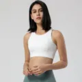 Sujetador deportivo blanco, top fitness sin aros de gran sujeción, ropa deportiva ligera. - S / Tops / Blanco