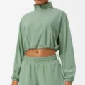 Haut court de yoga vert sauge à col montant et demi-zip avec pantalon assorti pour femme. - S / Haut et Bas / Vert chèvre