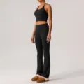 Conjunto deportivo negro para mujer, con top corto halter y pantalón de yoga acampanado. - XL / Conjunto de Pantalones Campana / Negro