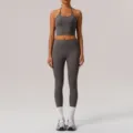 Conjunto de yoga gris para mujer, top halter corto y leggings de talle alto para fitness. - XL / Conjunto Pantalón Corto / Gris Libertad