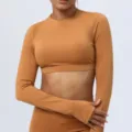 Langarm bauchfreies Yoga-Shirt, figurbetonte Fitness-Sportbekleidung in einfarbigem Karamell. - M / Oberteile / Khaki Braun