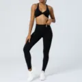 Set da yoga sportivo da donna con leggings fitness a vita alta e reggiseno sportivo. - Taglia M / Sopra e Sotto / Nero