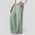 Hochbund weite Damen Freizeithose in Salbeigrün, bequeme Loose Fit Sporthose für Yoga und Training. - S / Graugrün