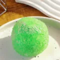 Balle anti-stress texturée verte smoothie, jouet de décompression sensorielle pour les mains. - Vert