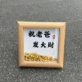 Houten fotolijst detail met miniatuur goudstaven en vaders zegentekst. - Rijkdomwensen voor vader [inclusief ca. 60 gouden ingots] / 4 inch fotolijst