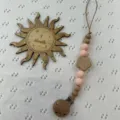 Variante de chupetero de madera y silicona rosa, cadena de dentición segura para el bebé. - Rosa Claro