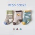 Chaussettes bouclettes en coton pour enfants avec semelle antidérapante, chaussettes d'hiver. - B247 Petite voiture en bouclette épaissie antidérapante